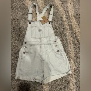 New with tags Levi’s overalls